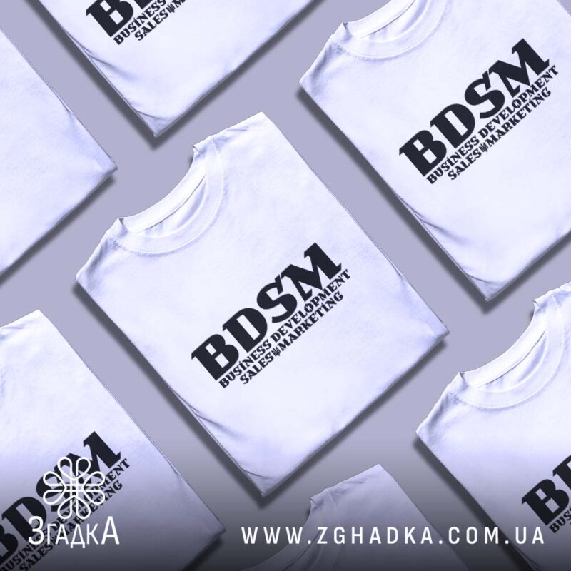 Футболки для вчителів з принтом — ілюстрація до статті «Вдячність у кожному шві: футболки для вчителів від Згадки»