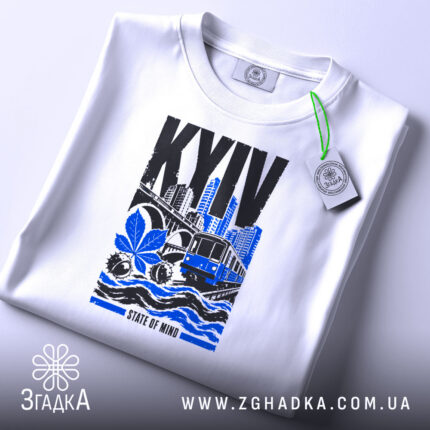 Футболка місто Київ, складена, принт на білому фоні, бренд Згадка.