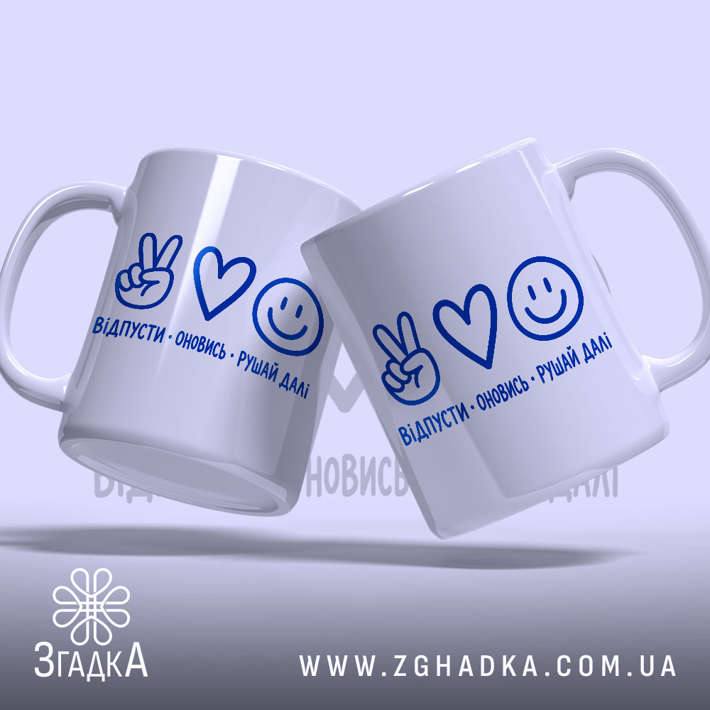 Чашка: дві чашки з синім принтом.
